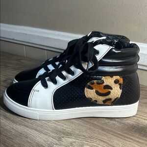 Comfort Est. 1946 Black White Leopard print Hair Heart Sneakers. Size 9